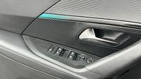 Peugeot 2008 1.2 PureTech 100ch S&S Allure Pack — photo 16