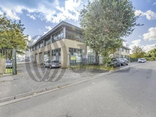Local d'activité 387 m²