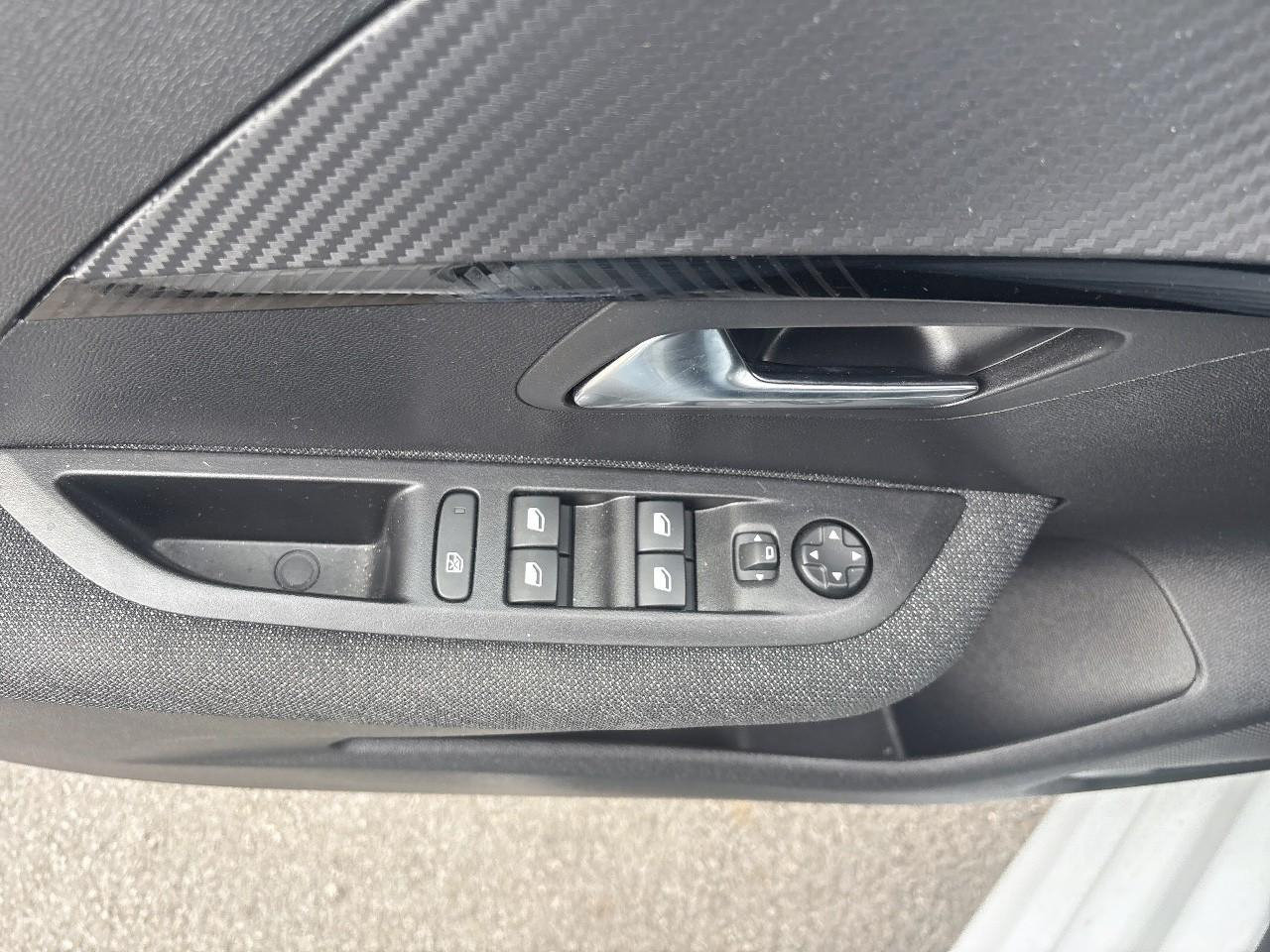 Peugeot 208 1.2 100ch s&s style — photo 12