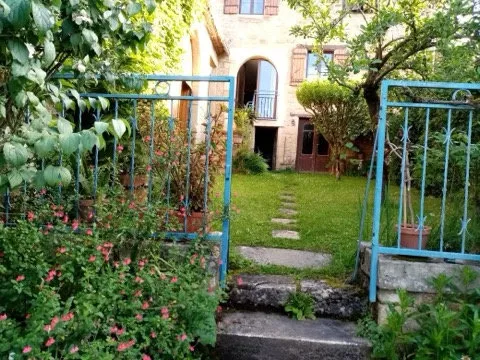 Belle maison de village de 265 m2 habitable avec piscine
