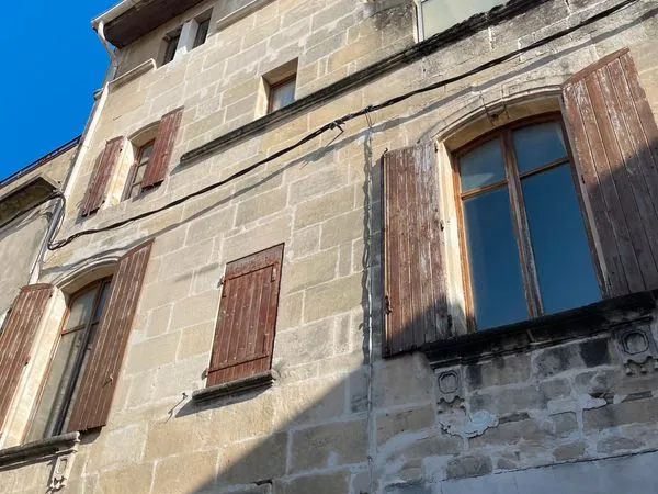 Maison de ville 4 chambres, escalier XVIIème