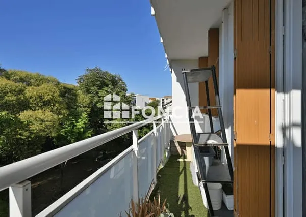 À vendre - Appartement T2 traversant de 52 m² avec terrasse, garage, cave et locataire en place