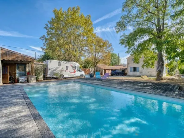 Maison 12 pièces 239 m²