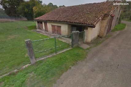 Terrain 2700 m2 avec batiment à rénover