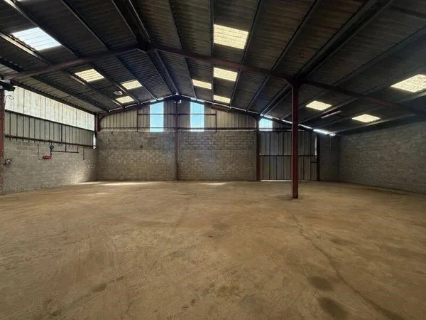 Local 1400 m²