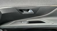 Peugeot 3008 HYBRID 225ch Allure Pack e-EAT8 — photo 30
