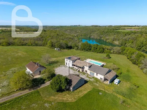 Superbe domaine avec 2 maisons, dépendances et piscine