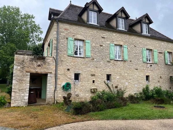 Maison 11 pièces 260 m²