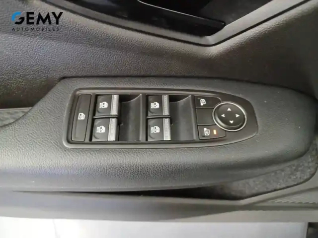 Renault Megane e-tech ev40 130ch standard charge — photo 27