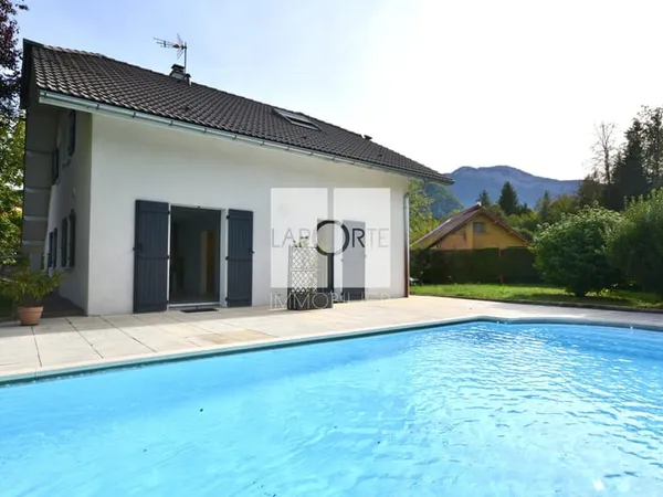 THORENS-GLIÈRES 170 m2 de surface totale 124 m2 habitabl