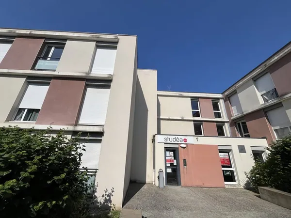 BRON FACS - Studio de 18 m2 dans résidence étudiante