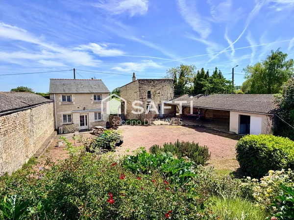 ENSEMBLE IMMOBILIER COMPOSÉ DE 2 MAISONS, CAVE, GARAGE ET JARDIN CLOS