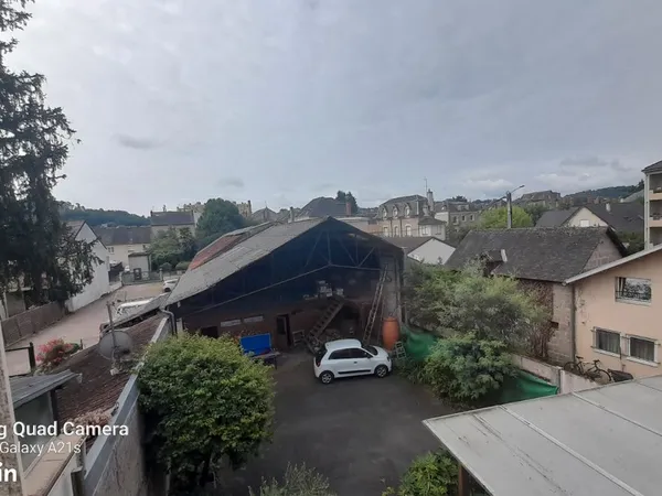 Loue hangar avec bureau avec douche et toilette