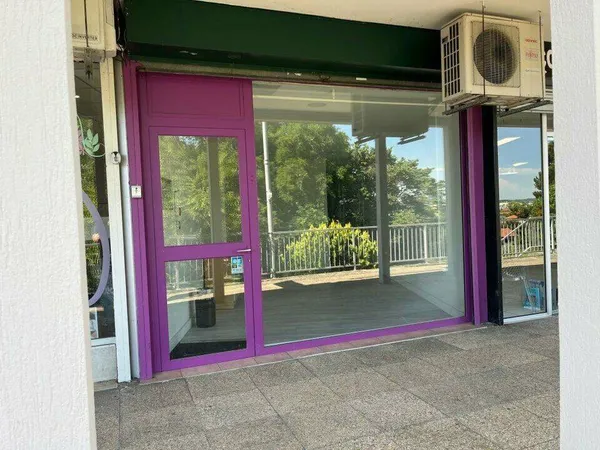 Local commercial 93 m²