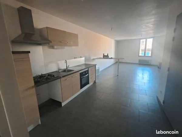 Appartement T4 - 80m2 centre Volonne