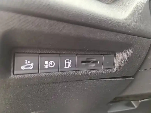 Peugeot 408 phev 225 e-eat8 — photo 23
