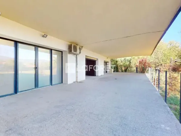 Marcilly-d'azergues - locaux professionnels 198 m² - parkings