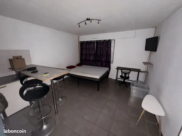 À louer - Studio meublé à Nîmes, quartier Montaury