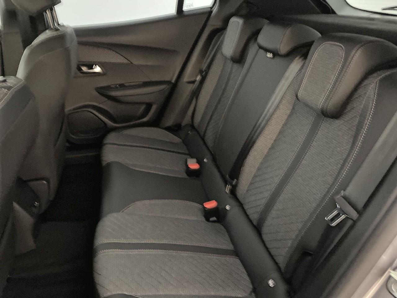 Peugeot 2008 hybrid 145 ch e-dcs6 allure — photo 10