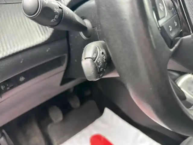 Peugeot 2008 1.2 puretech 100ch s&amp;s active — photo 17