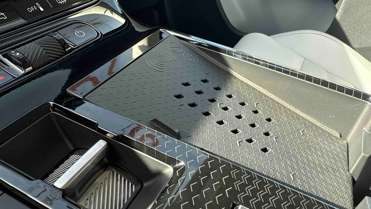 Citroen C5 Aircross Hybride 145 e-DCS6 — photo 21