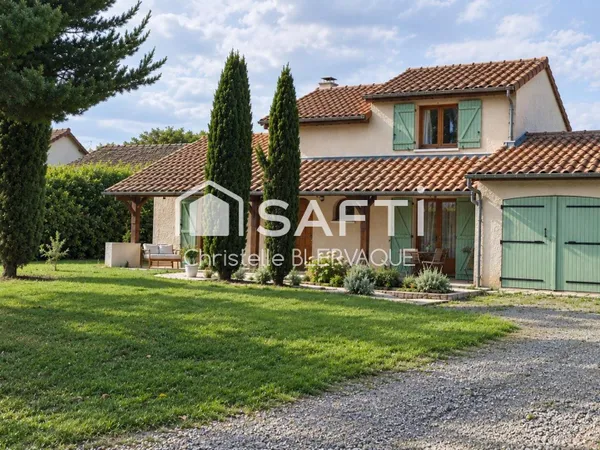 OYRÉ (86220) - Maison familiale de 115 m² avec grand terrain et 3 garages