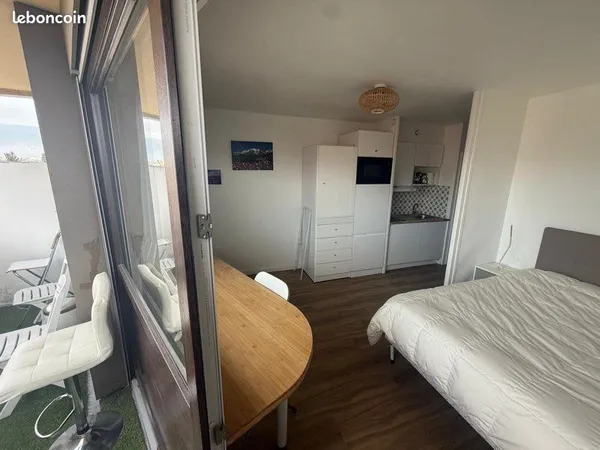 Studio meublé devant le tram disponible immédiatement