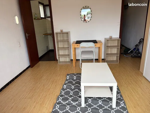 Studio 21 M2 avec balcon et 2 places de parking Dax centre au calme