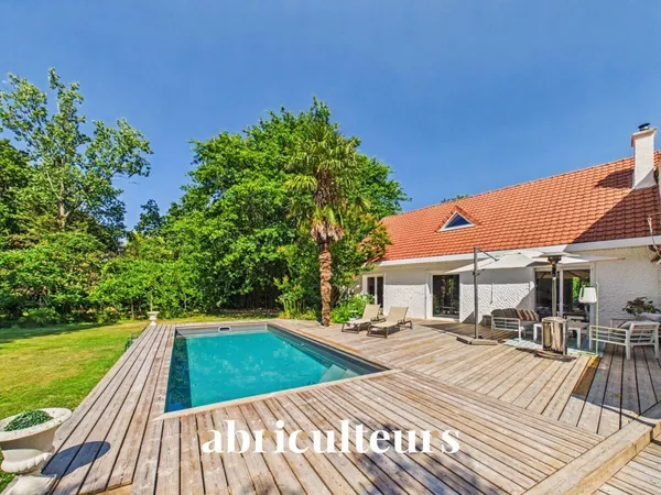 Havre de paix idéal pour votre famille avec jardin en vente à Sautron (44880)