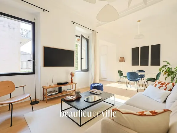 CASTELLANE - APPARTEMENT T3 - TRAVERSANT - DERNIER ETAGE