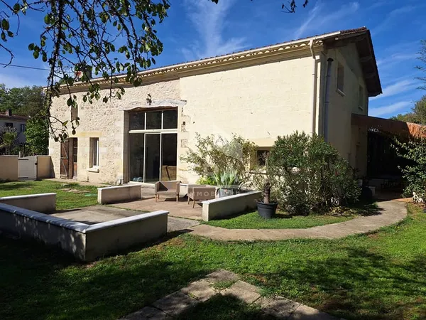 Maison individuelle en pierre à 8 minutes de Montpon Ménestérol.