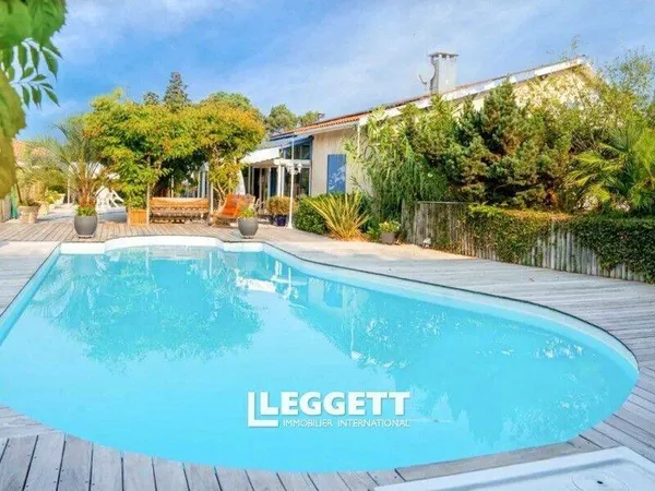 Maison 8 pièces 220 m²
