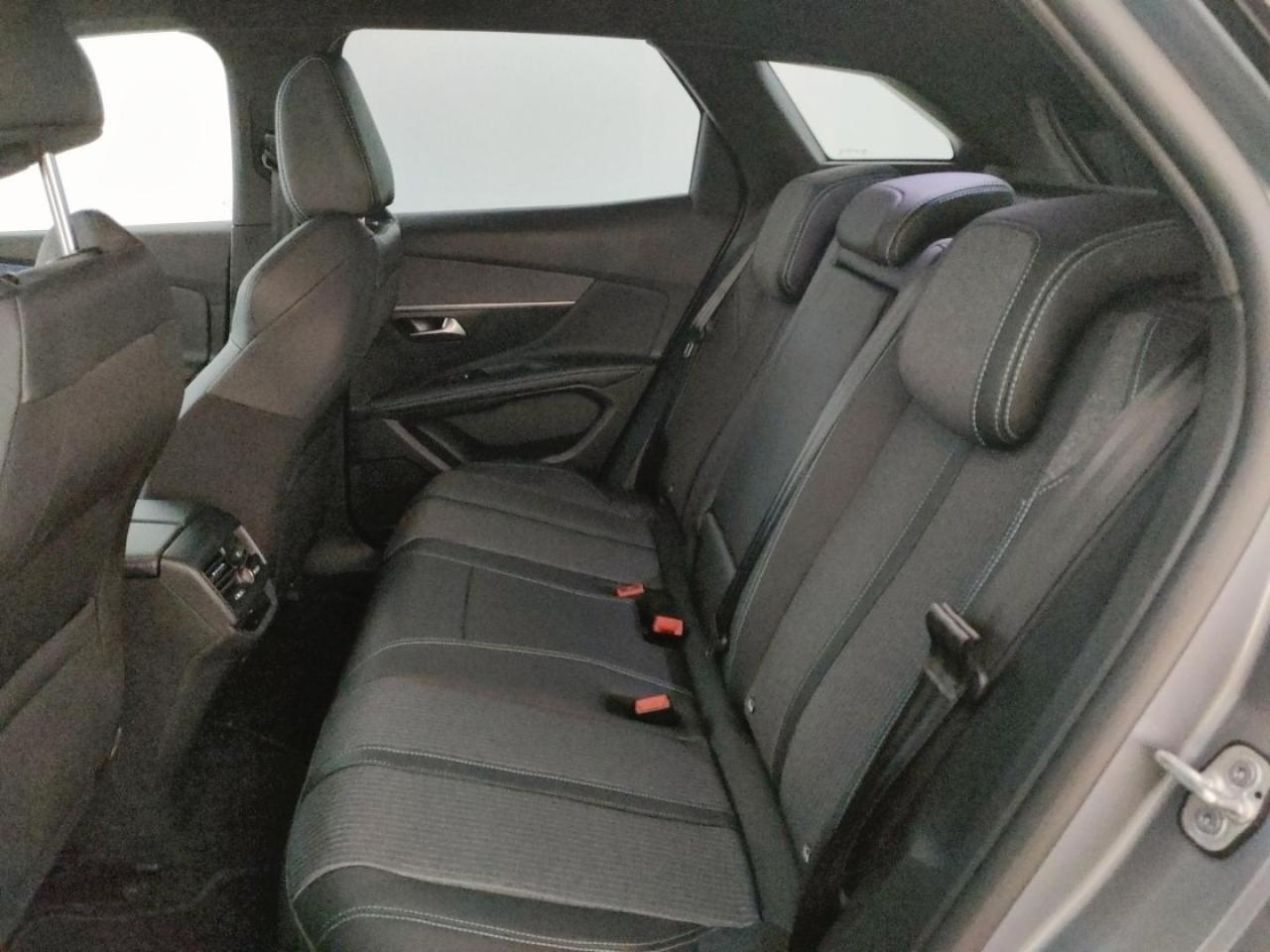 Peugeot 3008 plug-in hybrid 180ch allure pack e-eat8 — photo 8