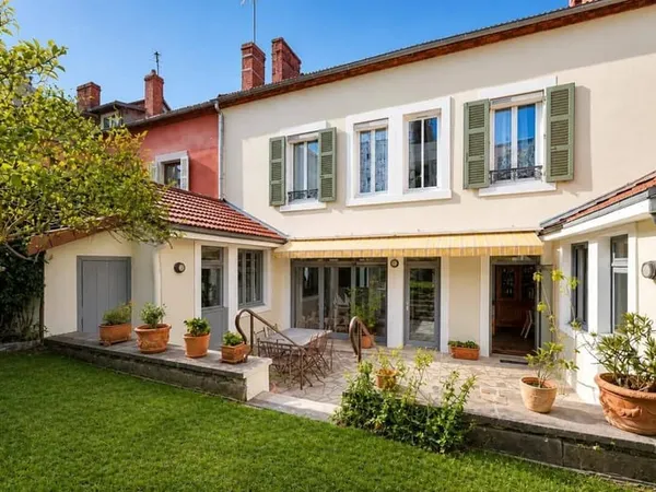 Maison 9 pièces 218 m²
