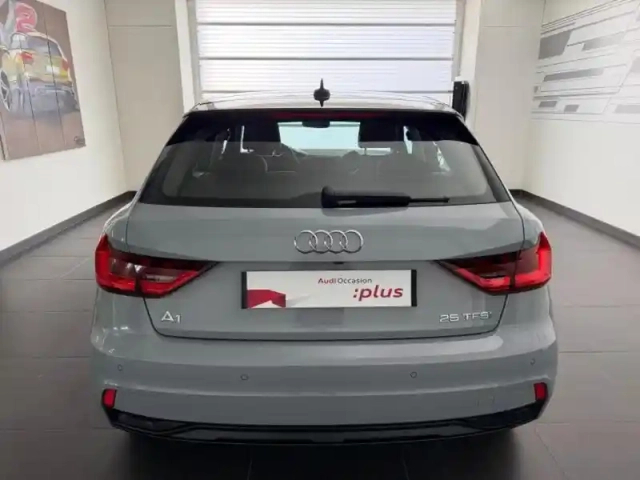 Audi A1 sportback 25 tfsi 95ch design s tronic 7 — photo 6