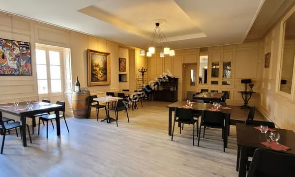 Hôtel-Restaurant au coeur d'une ville touristique Proche ZOO BEAUVAL. Gros potentiel de développemen
