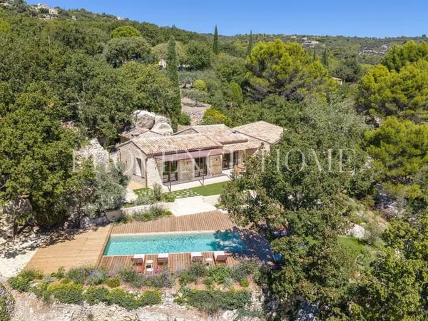 Mas provençal 7 pièces 236 m²