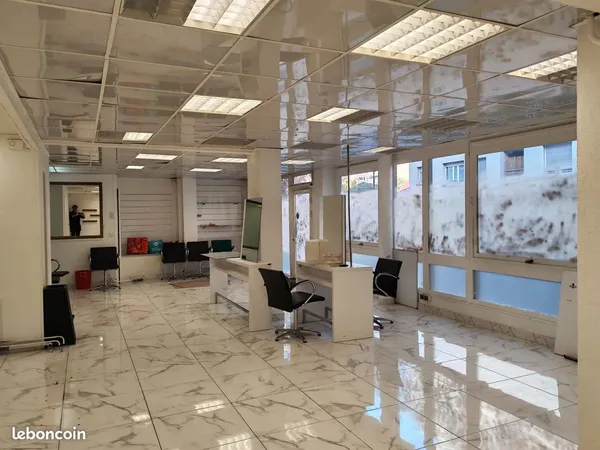 Boutique 78 m² Bondy