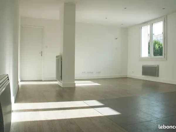 Appartement T4 de 71 m² - 3 chambres, balcon - rue de Stalingrad, proche Gustave Rivet