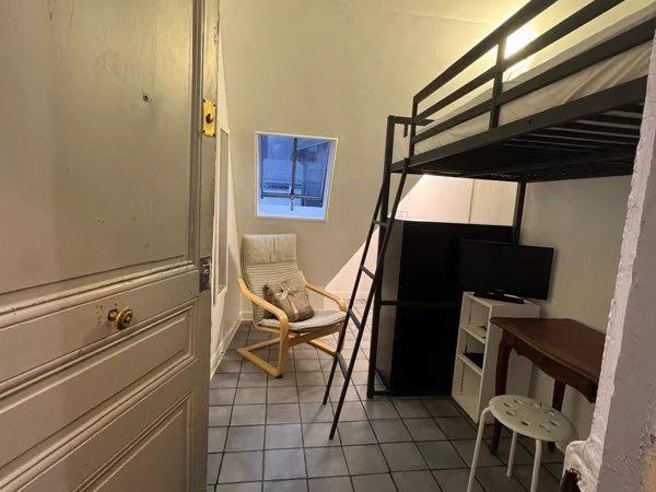 À vendre chambre + douche et coin cuisine