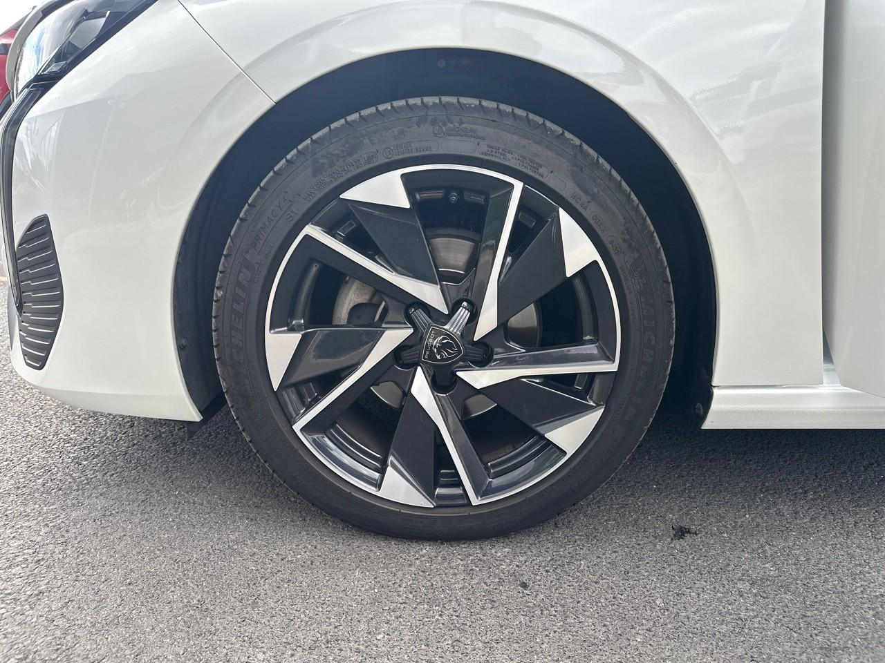 Peugeot 308 1.2 puretech 130ch s&s allure pack — photo 11