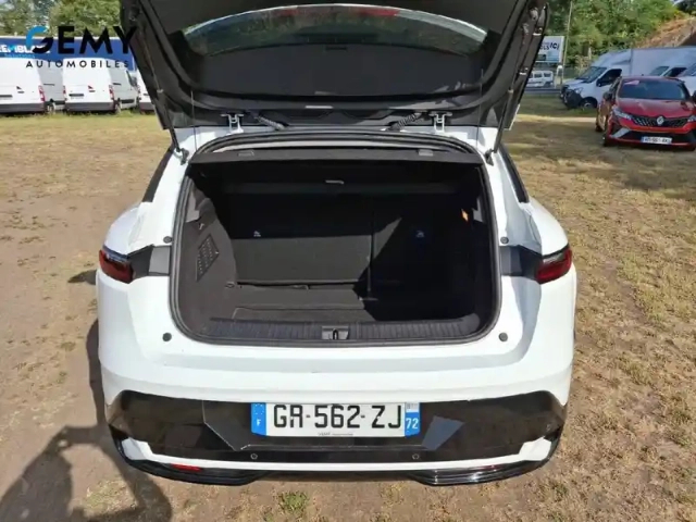 Renault Megane e-tech ev40 130ch standard charge — photo 6