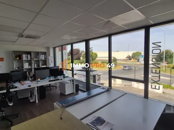 Bureau 70 m²