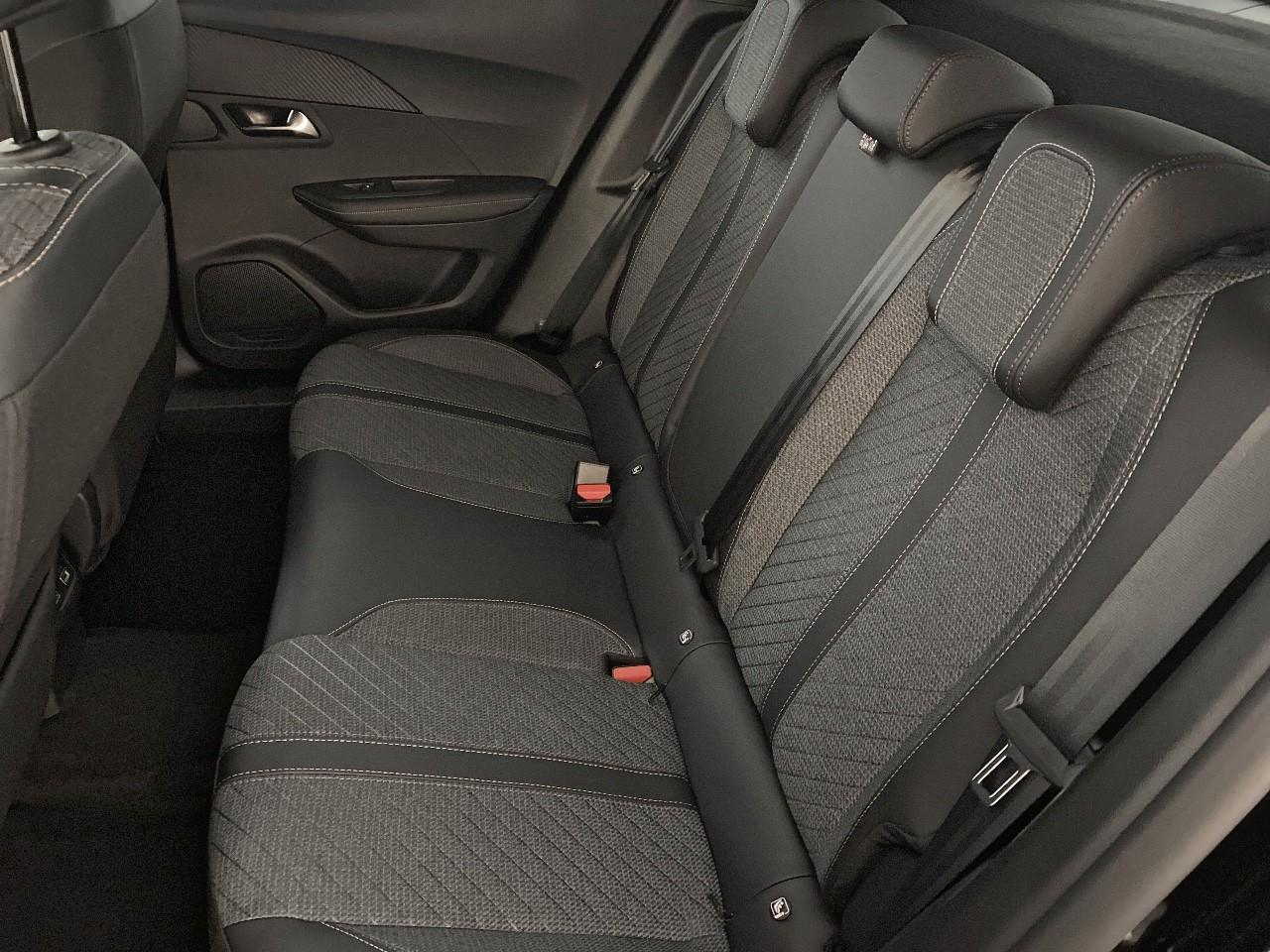 Peugeot 2008 hybrid 145 ch e-dcs6 allure — photo 10