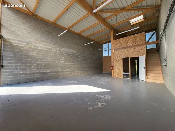 Local 110 m² Plougoumelen