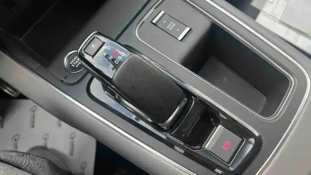 Citroën C5 Aircross hybride rechargeable 225 s&amp;s e-eat8 — photo 22