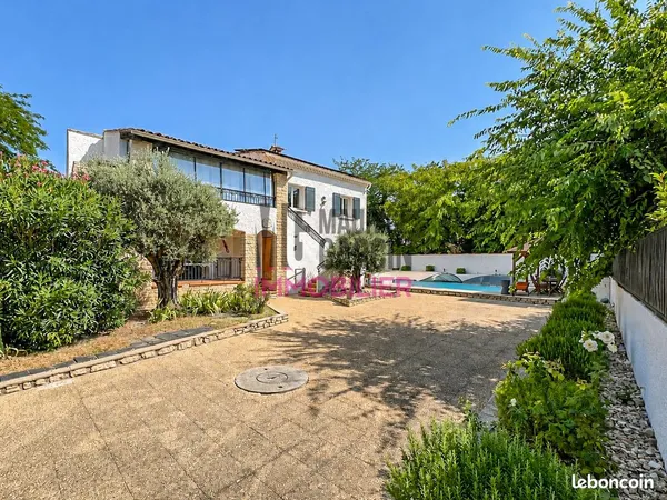 Propriété 7 pièces 220 m²