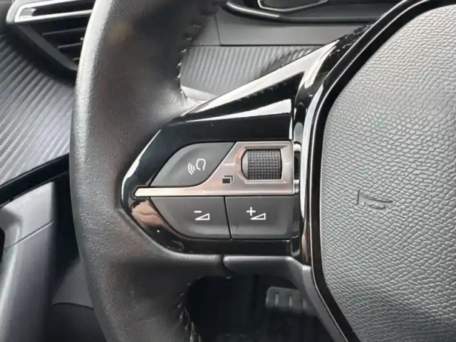 Peugeot 2008 1.2 100 allure — photo 18