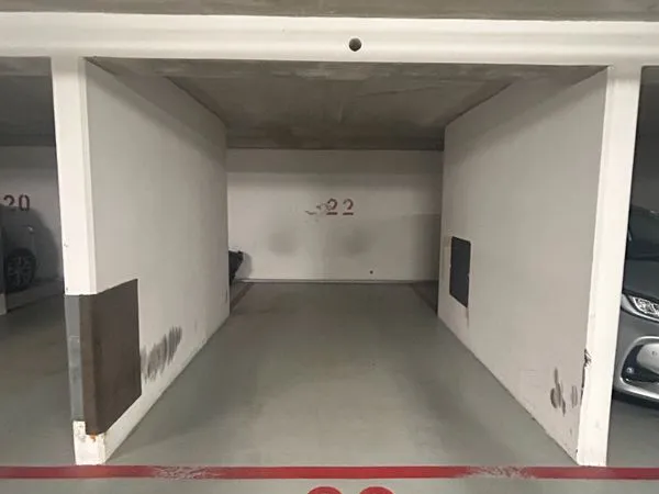 Grand parking - Avenue Raymond Poincaré, Paris 16e