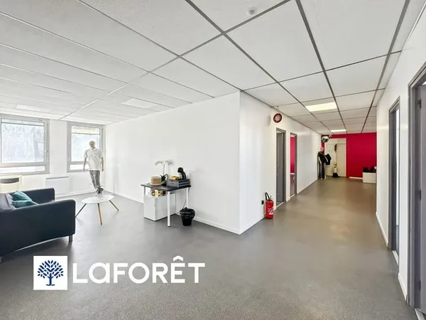 Bureaux Ris Orangis 209.62 m2, proche Tramway